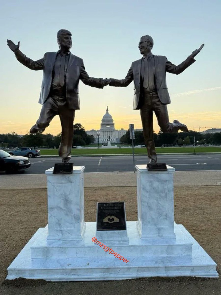MzSgtPepper's tweet image. A statue memorializing the friendship between two pedophiles. 

Never let the world forget the victims and these criminals. 

Thank you, anonymous. 

#ReleaseTheEpsteinFiles