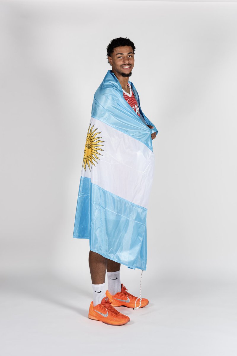 Lee Aaliya. 20 años. Nacido en Tolosa, La Plata. Listo para disputar la Liga U22 y estar a disposición de la plantilla de ACB con el UCAM Murcia

Argentino hasta los huevos 🇦🇷