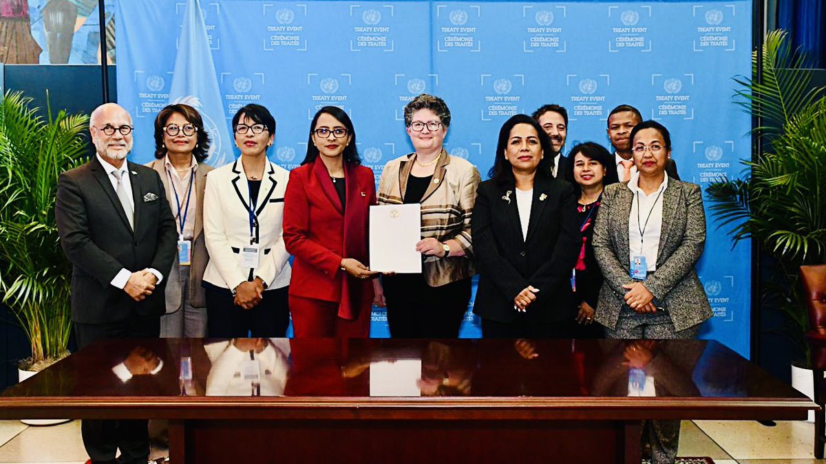 Rasata Rafaravavitafika PhD (@rafaravavitafi1) on Twitter photo Le 23 septembre 2025 à New York, Madagascar a déposé les instruments de ratification du Traité BBNJ.
Notre pays réaffirme ainsi son engagement pour la protection des océans et un avenir bleu durable.
#Madagascar #BBNJ #UN #Océans #Durabilité Le 23 septembre 2025 à New York, Madagascar a déposé les instruments de ratification du Traité BBNJ.
Notre pays réaffirme ainsi son engagement pour la protection des océans et un avenir bleu durable.
#Madagascar #BBNJ #UN #Océans #Durabilité