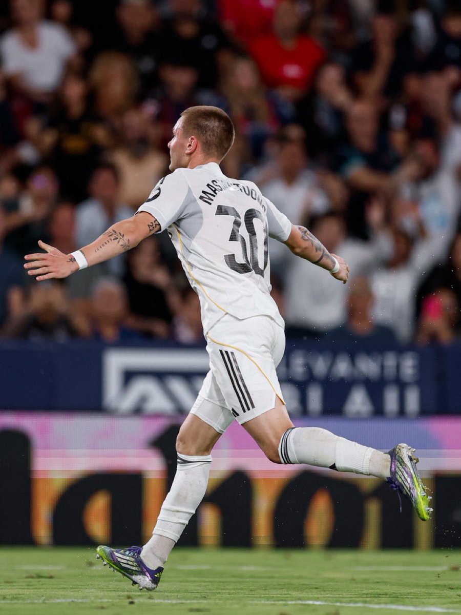 🚨🚨🚨🚨🚨

فرانكو ماستانتونو: "جود بيلينجهام لفت انتباهي أكثر من غيره. يتمتع بحضور قوي ومستوى من السلطة لم أرَ له مثيلًا من قبل.إنه لاعب فريد من نوعه".