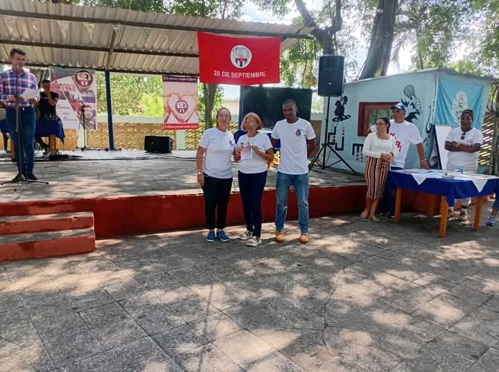 #CDRCuba,Celebra en #MajaguaUnida,  Acto Provincial por el 65 Aniversario de la organización,donde fueron reconocidas Las zonas Vanguardia Nacional y otorgada la condición de municipio Vanguardia Nacional, en majagua dónde se trabaja y se Triunfa estamos #UnidosPorCuba