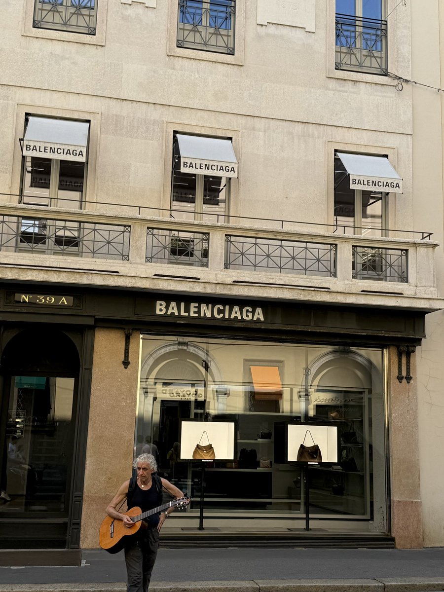 1000 🇱🇺🇯🇵 tweet media