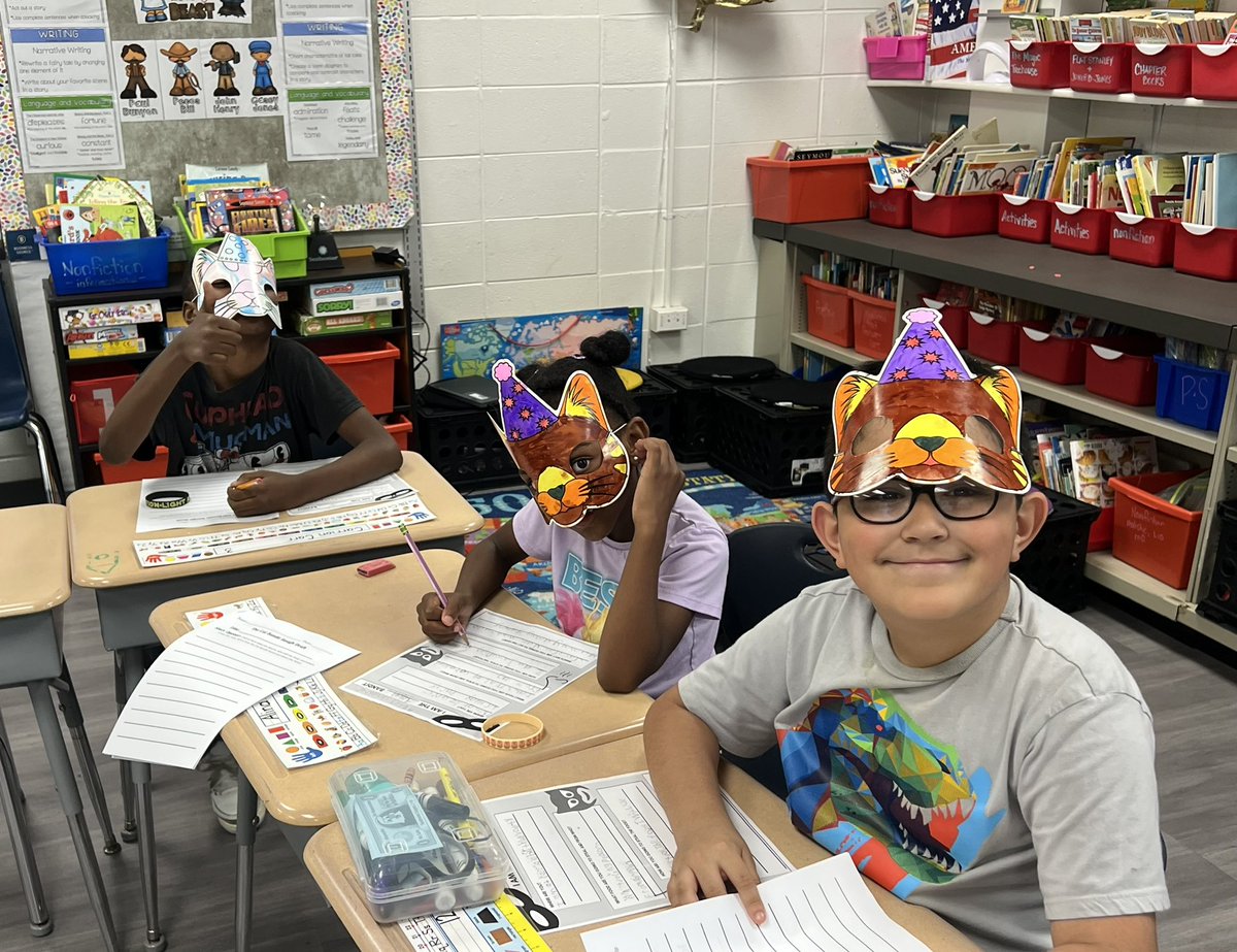 MsBledsoeSaidSo's tweet photo. Second graders are getting into character as they write their own version of the Cat Bandit. What would he steal from a birthday party? 🥳 🎂🎈😼 #BeEvergreen #IBelongInEvergreen https://t.co/B21Z5Af4Q4