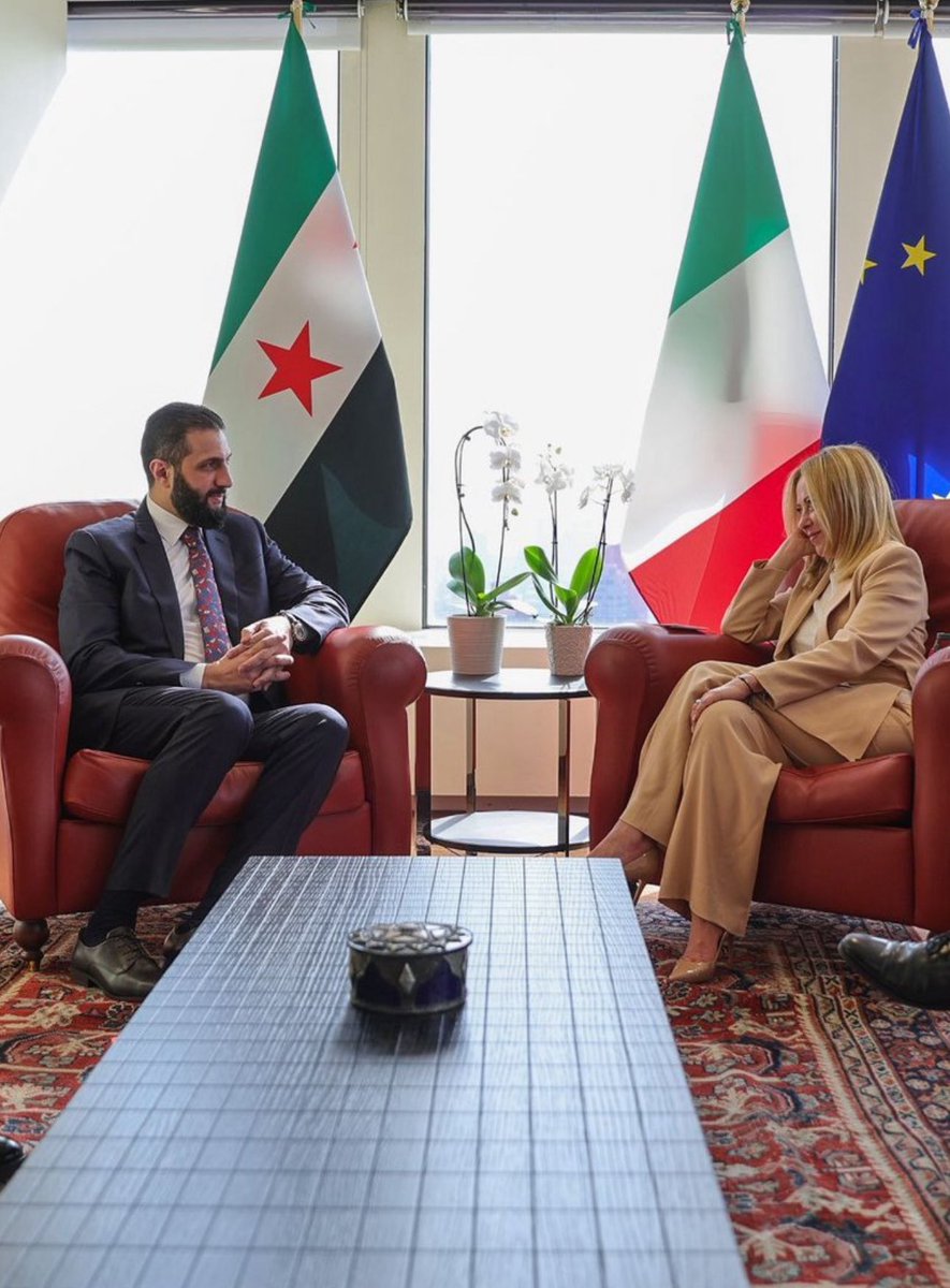 روما صديق

نتمنى لأحمدنا الجخة ان تمر نتائج هذا الاجتماع على خير عند عودته لدمشق 🫢
وجه كلمة لرئيسة الوزراء الإيطالي 🤓