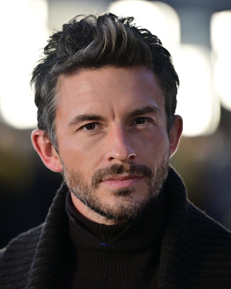 cupidjonny's tweet photo. the greys in his hair… the salt and pepper beard… the worry line between his eyebrows… the intensity of his eyes… yeah. https://t.co/gqAE59uK8Q