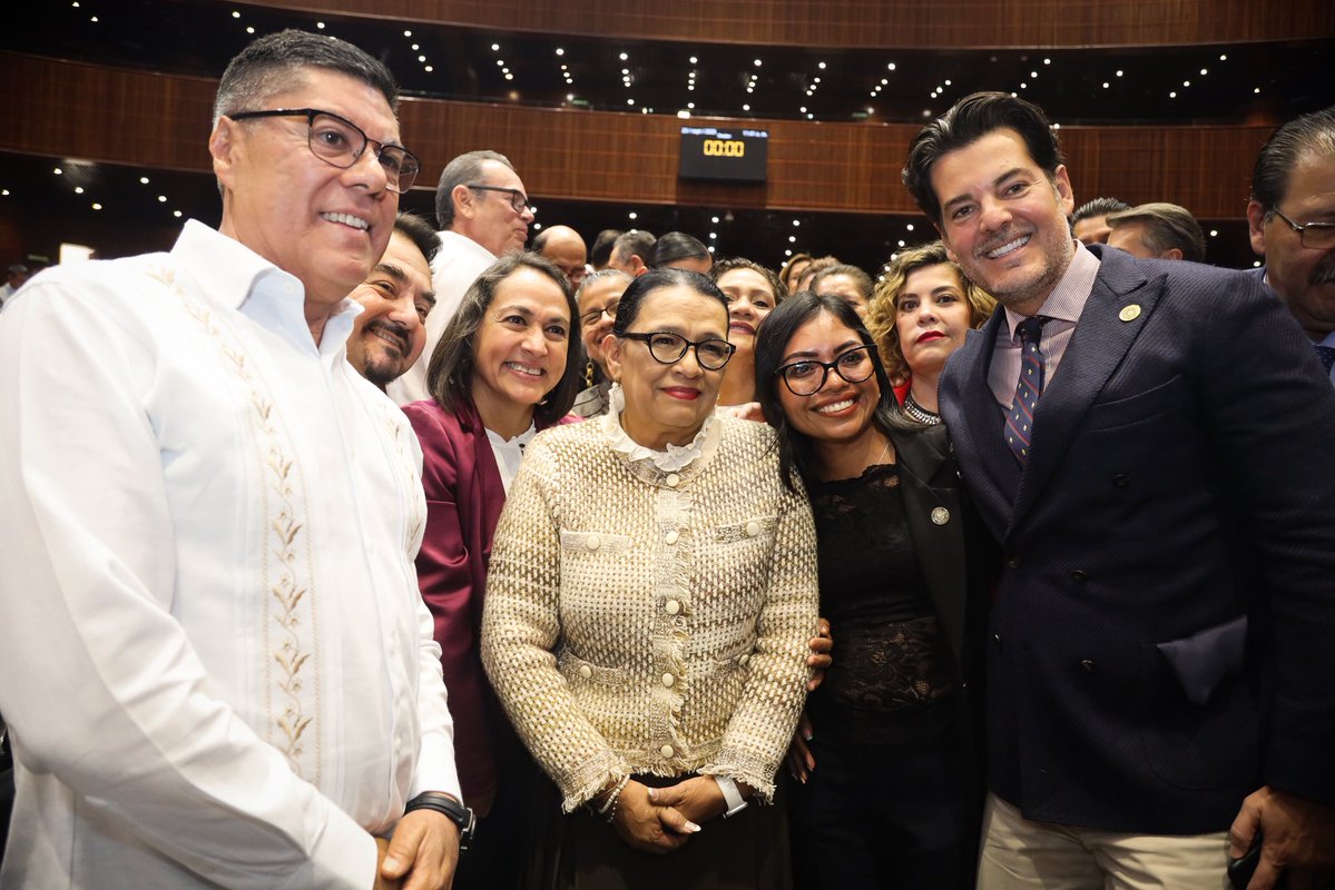 Rosa Icela Rodríguez Velázquez (@rosaicela_) on Twitter photo Agradecemos a las diputadas y diputados su recibimiento en la <a href="/Mx_Diputados/">H. Cámara de Diputados</a>, para cumplir con nuestra obligación de rendir cuentas ante esa soberanía legislativa. 🇲🇽 <a href="/Claudiashein/">Claudia Sheinbaum Pardo</a> Agradecemos a las diputadas y diputados su recibimiento en la <a href="/Mx_Diputados/">H. Cámara de Diputados</a>, para cumplir con nuestra obligación de rendir cuentas ante esa soberanía legislativa. 🇲🇽 <a href="/Claudiashein/">Claudia Sheinbaum Pardo</a>