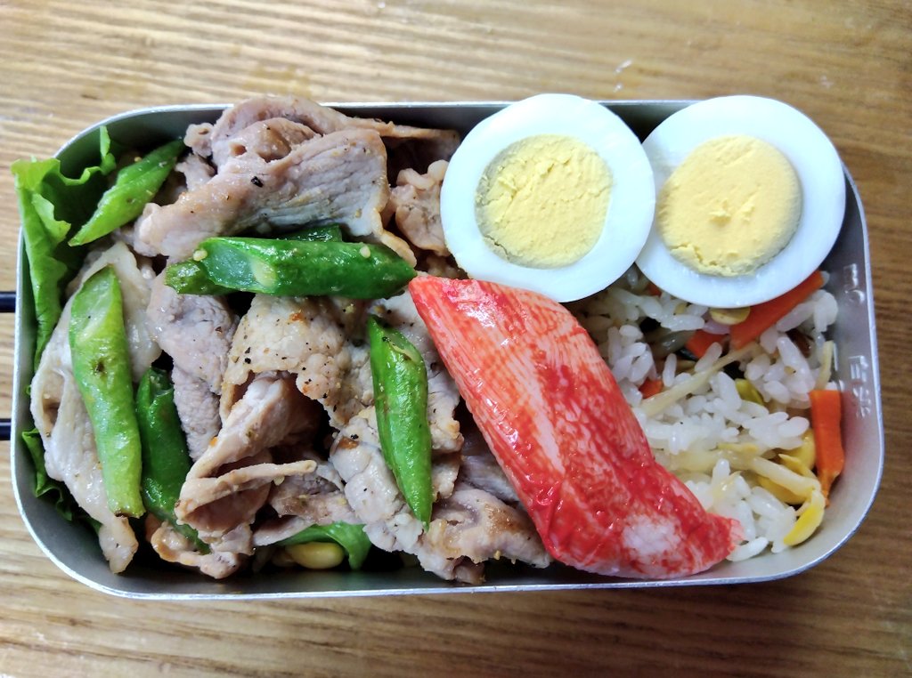 今日の旦那&amp;長男弁当

ビビンパ
豚肉といんげんのほりにし炒め
ゆで卵
カニカマ

週の真ん中水曜日！
#お弁当記録