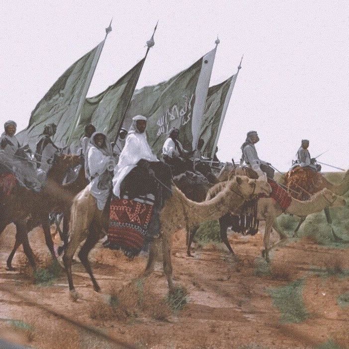 t_ey's tweet image. محدن من العالم علينا تكرّم
حنا بنينا دارنا من سنامه

#عزنا_بطبعنا