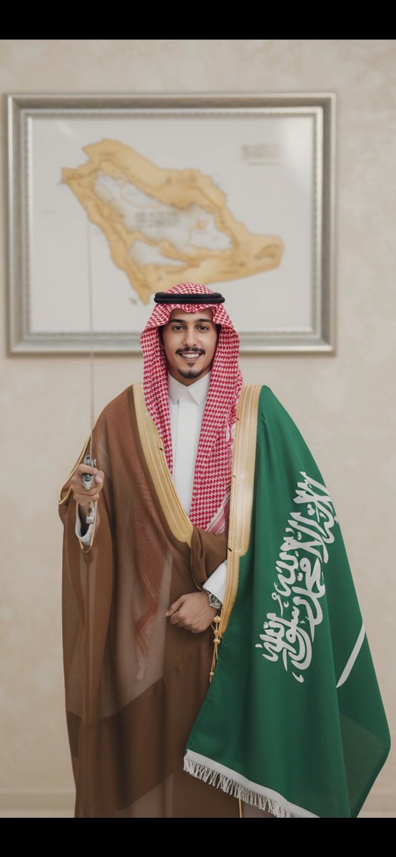 t_ey's tweet image. محدن من العالم علينا تكرّم
حنا بنينا دارنا من سنامه

#عزنا_بطبعنا