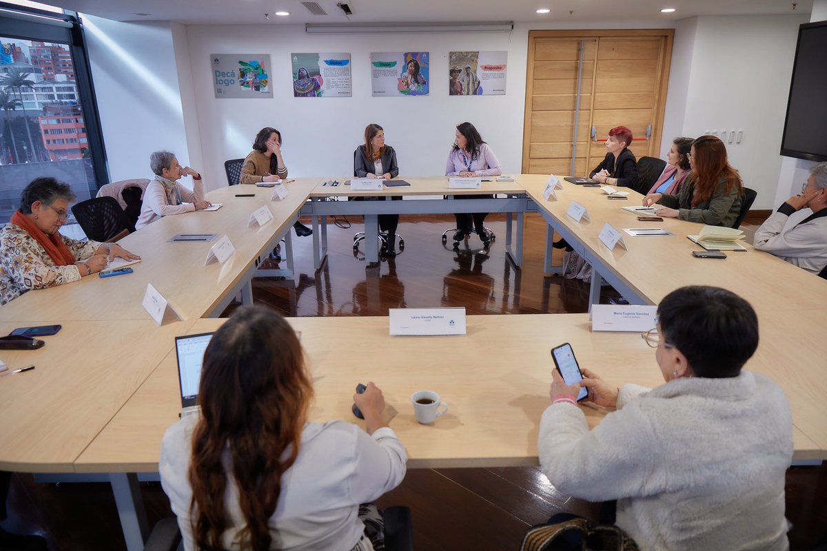 Durante la reunión se expresaron preocupaciones sobre el futuro del Ministerio de la Igualdad y la Equidad, y la sostenibilidad de políticas públicas que han significado conquistas para las mujeres en el país.

La Defensora del Pueblo reiteró su compromiso con la defensa de estos