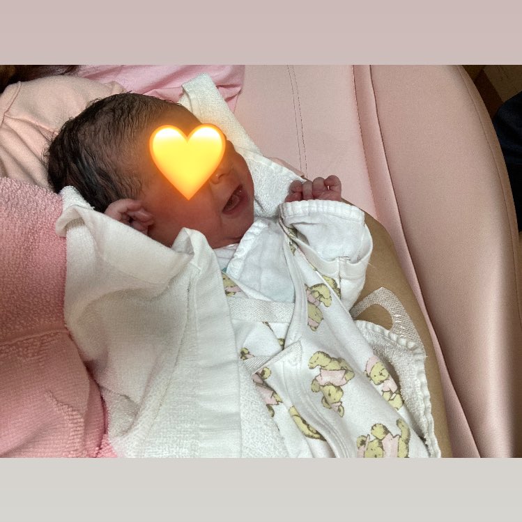 s__to__NN's tweet photo. ꒰ ご報告 ꒱
お久しぶりです(  . .)"

9月4日  出産しました👩‍🍼

頑張って産まれてきてくれました👶🏻
きゃわちゃんな女の子です🎀

性別言ってなかったけど
男の子予想が多かったよね🤗🤭

優しいお言葉を下さった方々
ありがとうございます🥰

ご報告遅くなりすみません
 #ミクチャ  #新生児  #出産 https://t.co/evGaFQyjhH