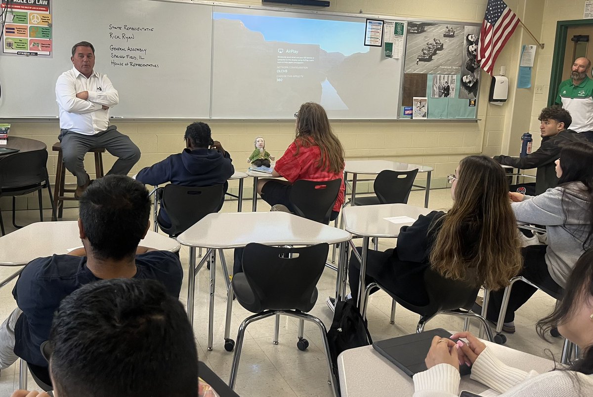 lmayolchs's tweet image. I had the privilege of hosting Rep. Rick Ryan today for @ilprincipals Principal for a Day! We visited a Gov class, talked to Student Council officers &amp;amp; toured the field house site. Rep. Ryan even led today’s Pledge of Allegiance. Great day to show our #olchspride! @RickRyan36