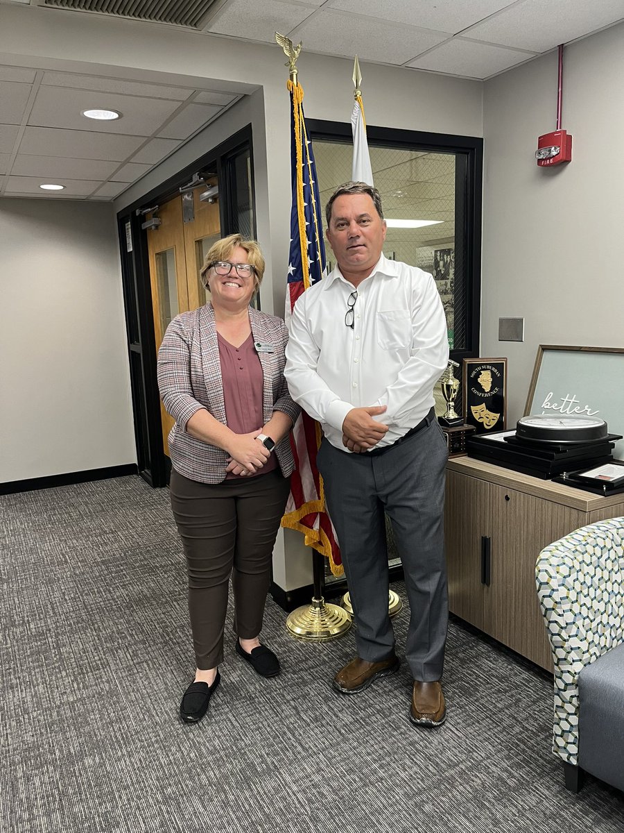 lmayolchs's tweet image. I had the privilege of hosting Rep. Rick Ryan today for @ilprincipals Principal for a Day! We visited a Gov class, talked to Student Council officers &amp;amp; toured the field house site. Rep. Ryan even led today’s Pledge of Allegiance. Great day to show our #olchspride! @RickRyan36