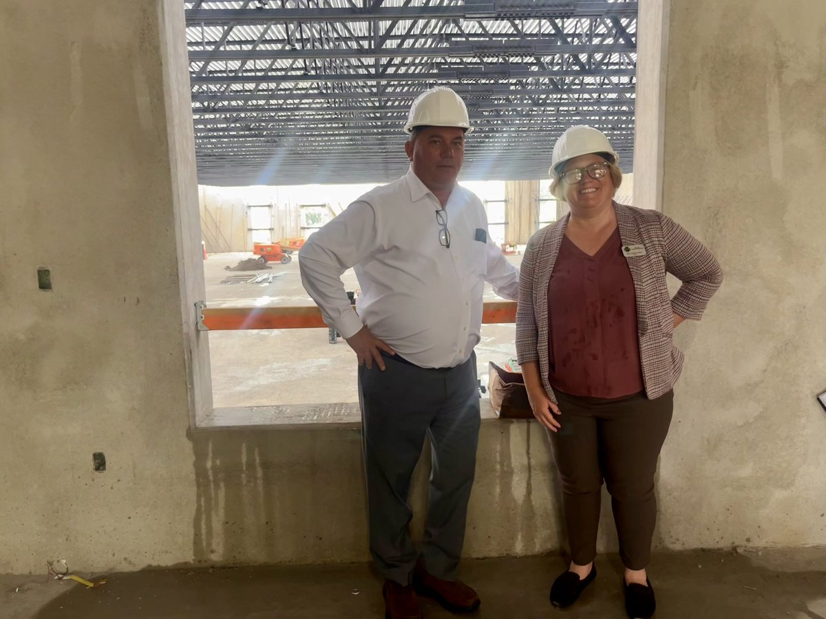 lmayolchs's tweet image. I had the privilege of hosting Rep. Rick Ryan today for @ilprincipals Principal for a Day! We visited a Gov class, talked to Student Council officers &amp;amp; toured the field house site. Rep. Ryan even led today’s Pledge of Allegiance. Great day to show our #olchspride! @RickRyan36