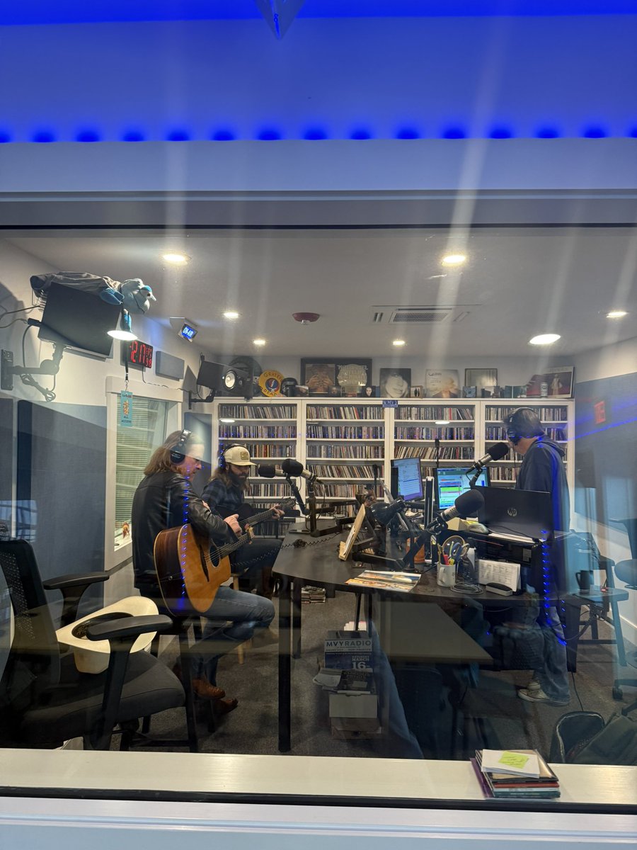 CJSolar's tweet image. More @mvsongwritersfest! Can’t wait to be back!