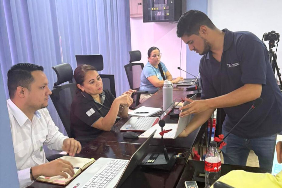 UNCOSTARICA's tweet photo. 📢 Dimos un paso más en el fortalecimiento del SIMODER junto a las Municipalidades de Upala y Los Chiles, trabajando en la asignación de roles de capacitación para asegurar la edición, el análisis y la visualización de los riesgos. https://t.co/waAr2lO4va