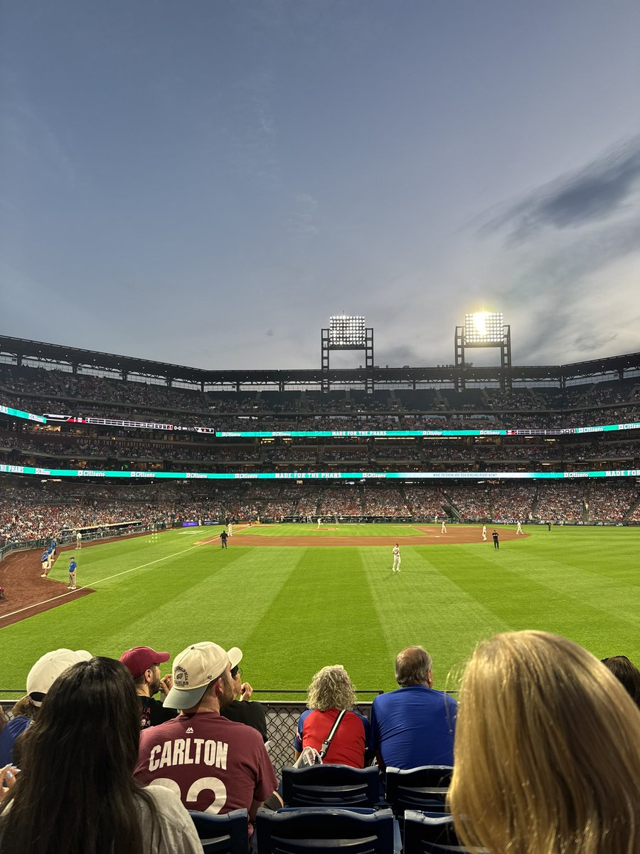 FirstTuddyLock's tweet image. Game 11 - (Forgot to tweet during Game 10. Crushed the Mets 11-3 on Sept 10th. Light work. Keeper is 8-2 for the season)

Last game in the seats until playoffs. Tune up session. Schwarber already hitting 💣s over our domes

@mikecasey_3 @cameljoe0