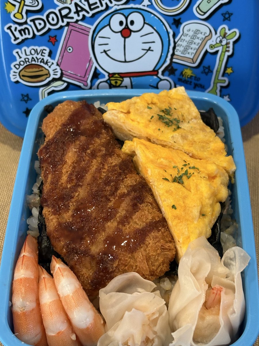 今日の息子弁当

登校前の一服～🚬
ってさぁ学生が何言ってんだよって思っていたら…

おい！じぃさま！孫にタバコ恵んでもらってんじゃないよ！
何が｢これが最後の1本だ。コレで禁煙だ｣
ぢゃねぇだろぉよぉ(*`ω´)ﾉ
