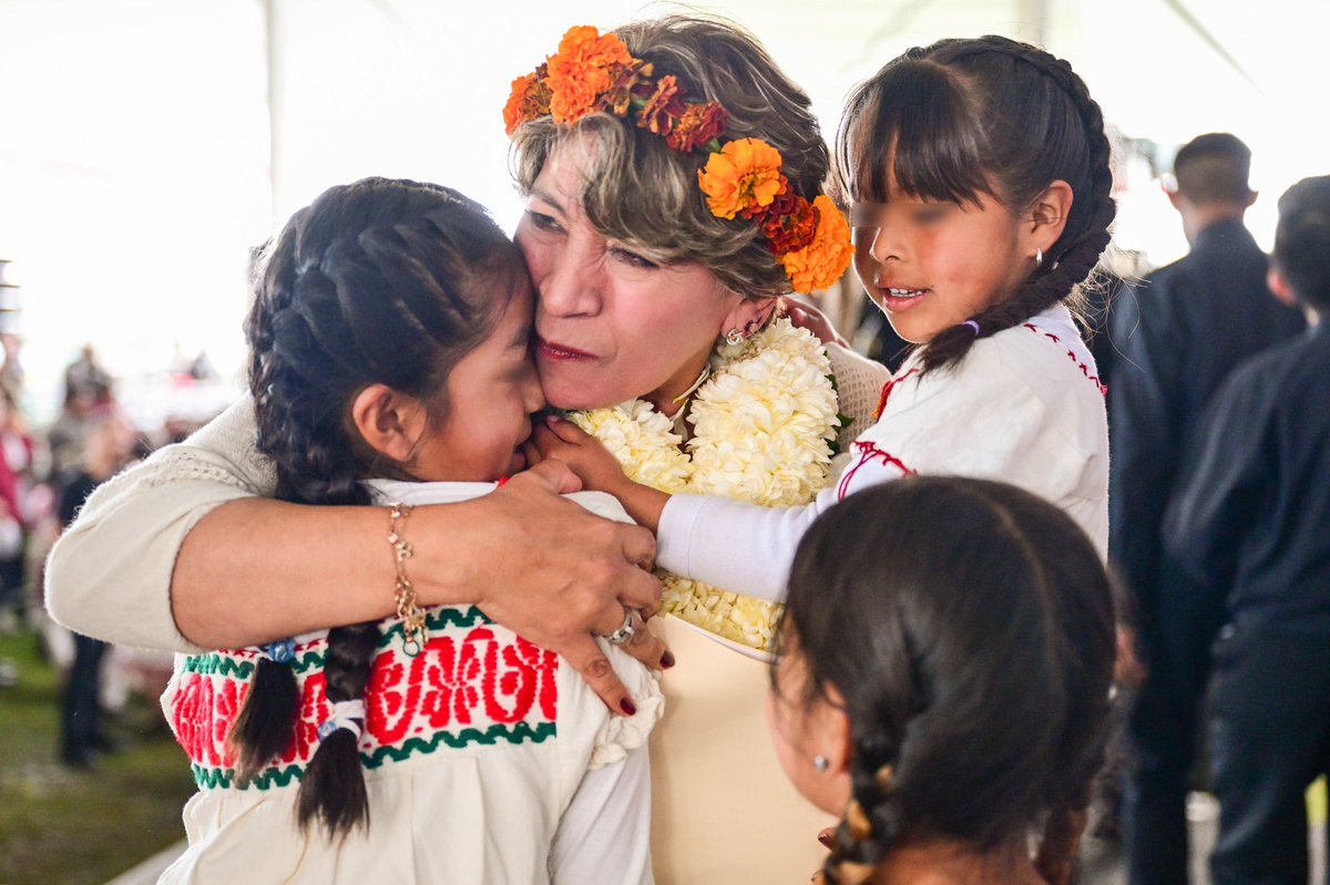 horacioduarteo's tweet image. Hoy tocó rendir cuentas en el sur del #EdoMéx 👏🏼
Nuestra querida Gobernadora @delfinagomeza encabezó su Segundo Informe de Gobierno en #Temascaltepec, donde cientos de mexiquenses hicieron notar su cariño por el gobierno humanista y cercano que ella lidera.