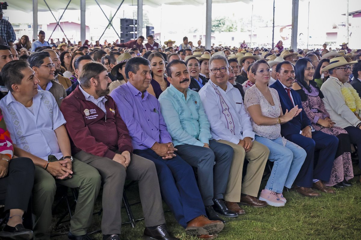 SeducEdoMex's tweet image. 🤝 Desde #Temascaltepec, la Gobernadora @delfinagomeza presentó su informe regional, como parte del Segundo Informe de Gobierno, y reafirmó que el sur del Estado de México también es parte de la transformación.