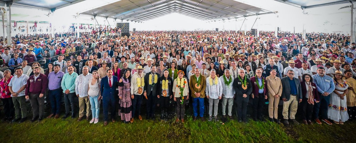 SeducEdoMex's tweet image. 🤝 Desde #Temascaltepec, la Gobernadora @delfinagomeza presentó su informe regional, como parte del Segundo Informe de Gobierno, y reafirmó que el sur del Estado de México también es parte de la transformación.
