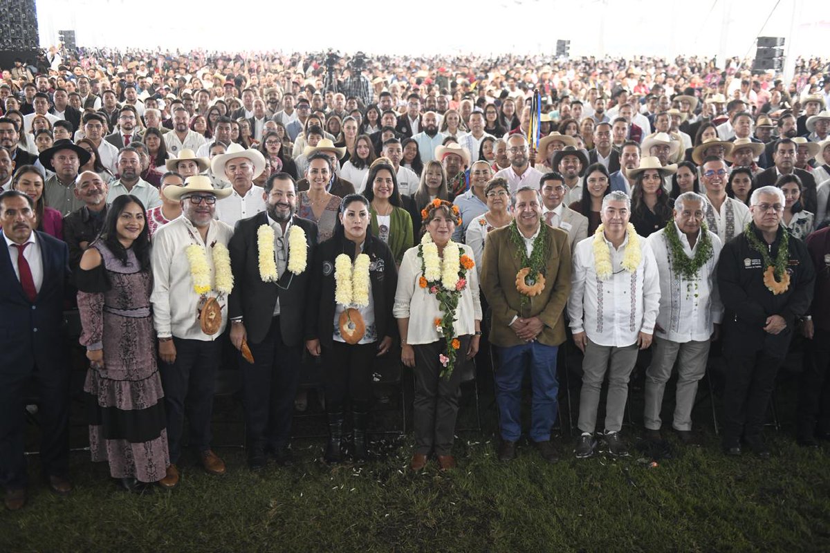 PJEdomex's tweet image. El Magistrado Presidente del Tribunal Superior de Justicia del Estado de México, @mgdohector, asistió al Segundo Informe de la Gobernadora @delfinagomeza en el sur del estado, #Temascaltepec.

En esta región, el #PJEdomex reitera su compromiso de fortalecer la cercanía con la…