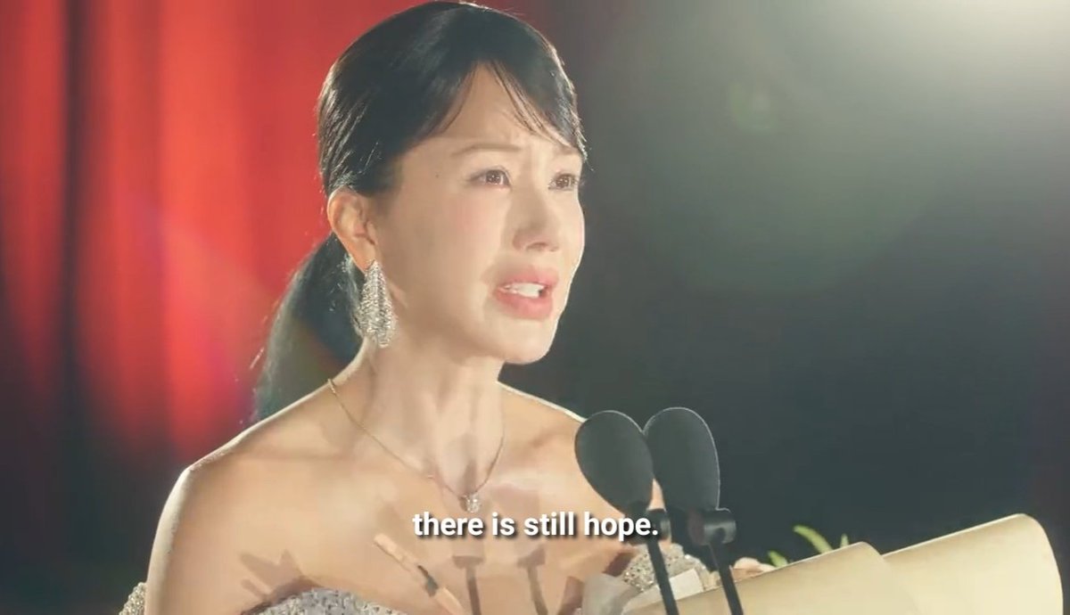 elysxiiian's tweet image. "Even when you've hit rock bottom and all seems lost, there is still hope. As long as you can endure, don't you ever give up. As long as you can bear it, don't you ever give in."

#MyTroublesomeStarEp12 
#MyTroublesomeStar