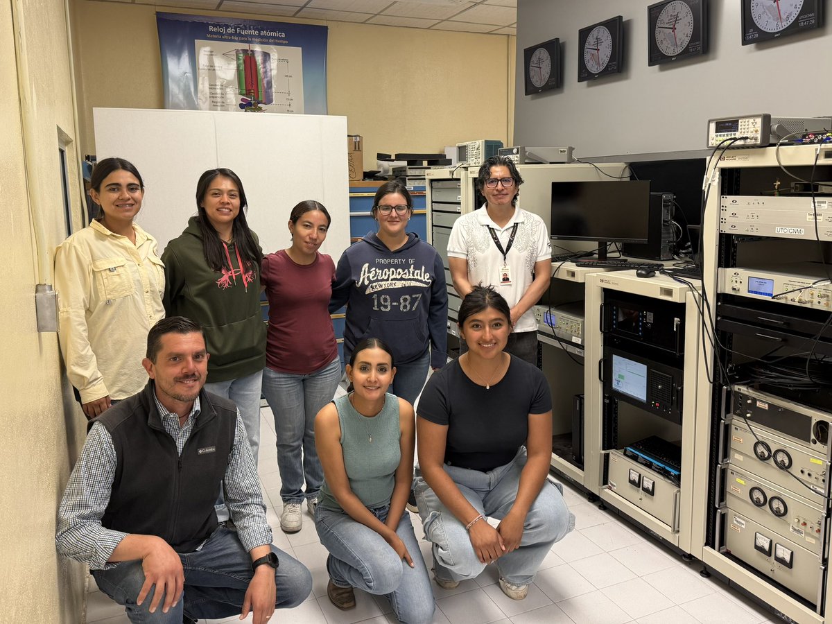 ¿Que las mediciones tienen un origen antropomorfico? …pues si el humano es el centro del universo !!! (Por cierto, foto con un manzano, “descendiente del que inspiró a  Newton) …este lunes visitamos el CENAM y conocimos cómo se fabrica la hora nacional !!!