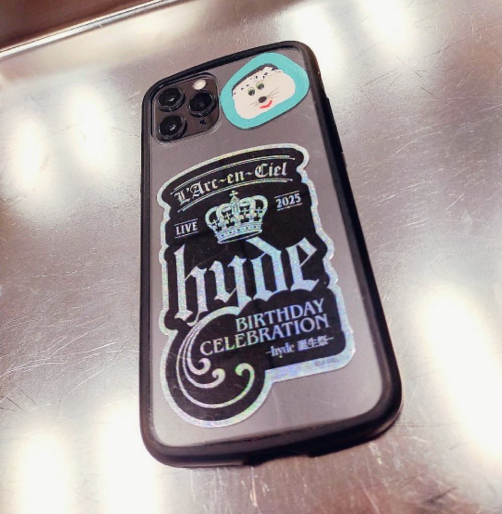 MamiChansakura's tweet image. 携帯の裏にムニュの板前さん💓が追加されました｡｡✨👀ｶﾜｲｨ🙌💕

最近T,s kitchenのｼｰﾙ無くした事に気づいて、凹み気味〜。。🙀

#hyde誕生祭
#むにゅ
#Tskitchen