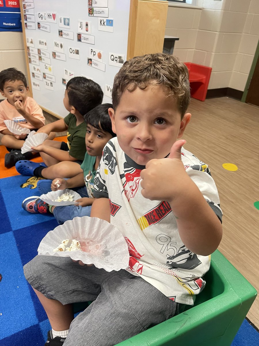 LEThomas_ECE's tweet image. @kristen_zill PK Ss made popcorn with a classic machine! They used all 5 senses to describe how it looked, smelled, sounded, felt, and tasted—learning has never been so poppin’! 🍿👀👂👃👅✋ #authenticlearning @HumbleISD_ESE @HumbleISD_PREK