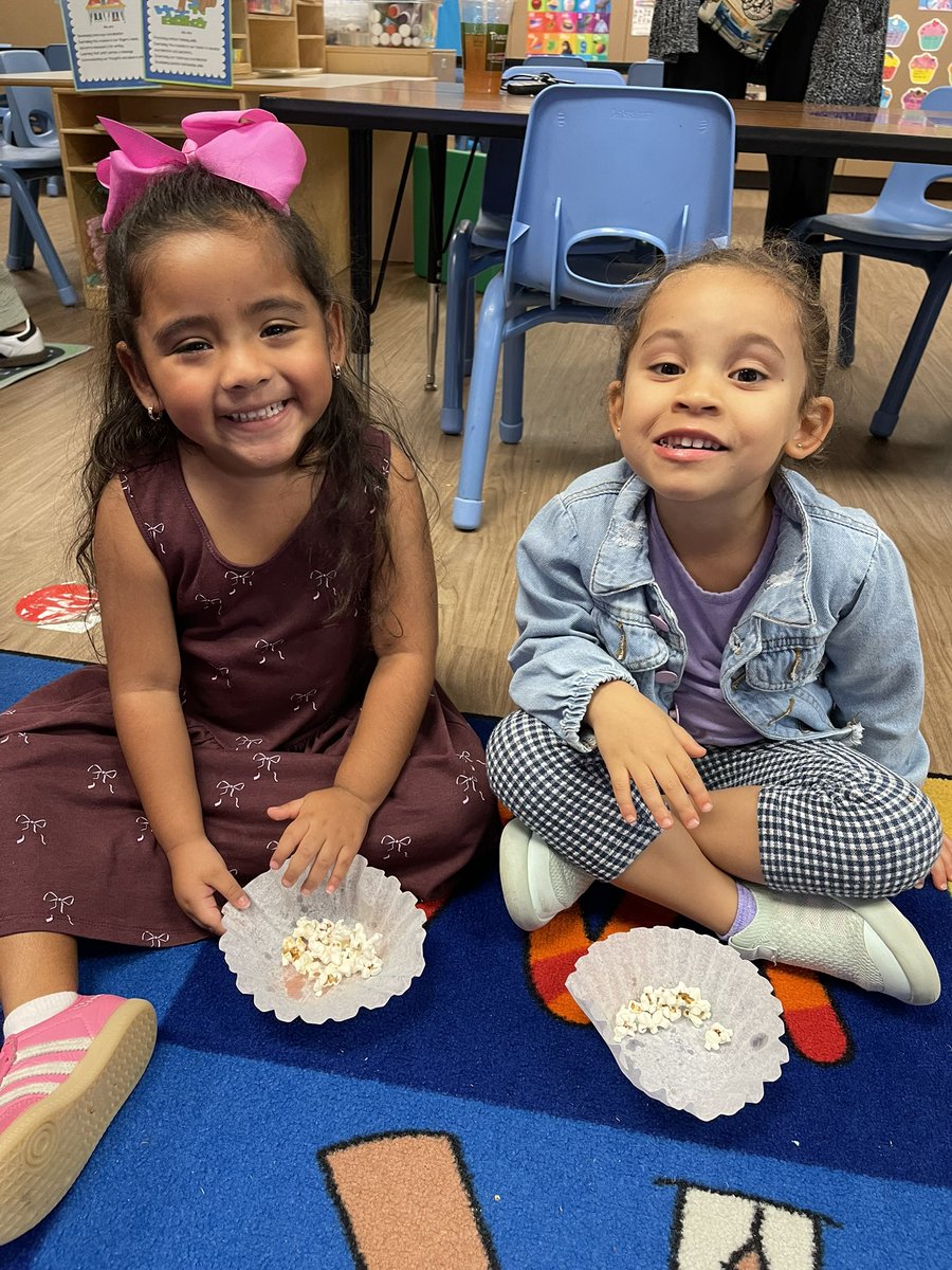 LEThomas_ECE's tweet image. @kristen_zill PK Ss made popcorn with a classic machine! They used all 5 senses to describe how it looked, smelled, sounded, felt, and tasted—learning has never been so poppin’! 🍿👀👂👃👅✋ #authenticlearning @HumbleISD_ESE @HumbleISD_PREK