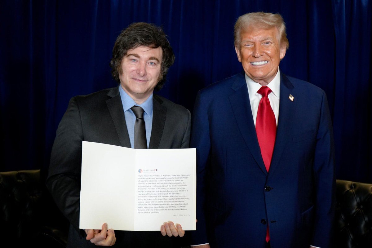 Vergüenza nacional para los argentinos y las argentinas la foto de Milei junto a Donald Trump luciendo como un recién egresado su diploma de cipayo. 

Todo es a título personal, nada en nombre del pueblo argentino, ya sea la deuda o lo que haya acordado entregar.