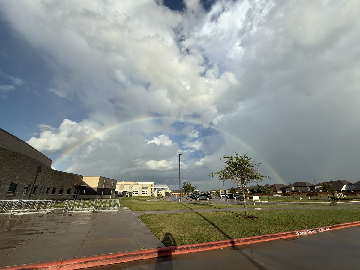 The most beautiful sight while leaving my home away from home for the day.  <a href="/OLE_Leopards/">Leonard Elementary</a>