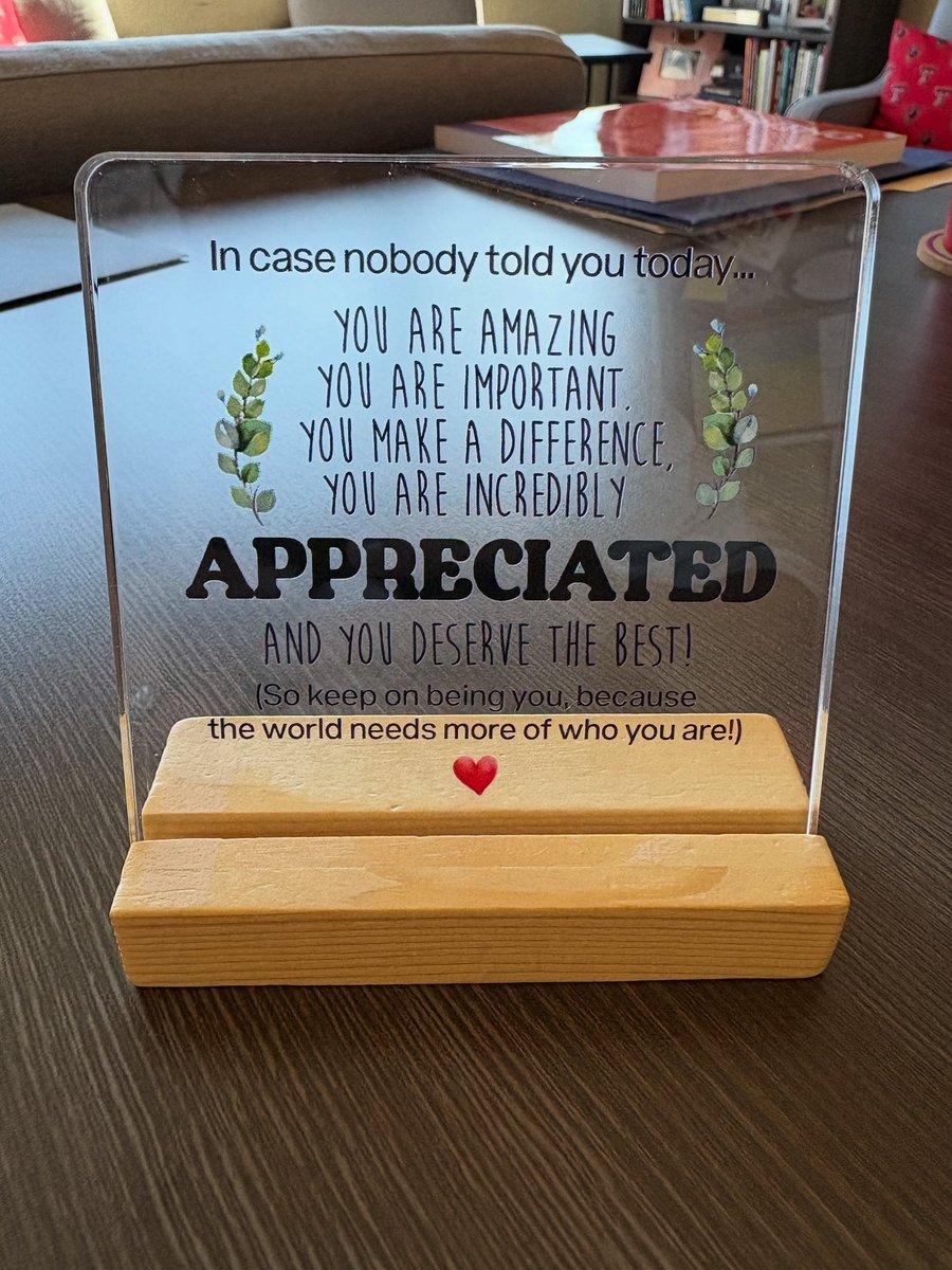 LTavarezECISD's tweet image. Got the sweetest surprise gift this morning to celebrate National IT Professional’s Day! 💻🥳🌐 Shout out & big appreciation to our incredible ECISD Technology team members for the work done to make a difference for staff & students, every day ♥️🍎 Hope it was a great day, y’all!…