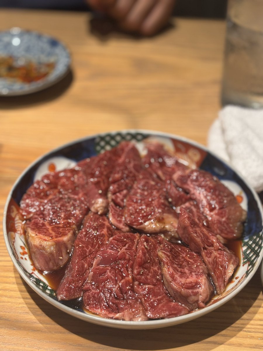 yusuke_network's tweet image. 昨日は業界の会でゴルフからの先輩に声かけてもらって3人で食事。
先輩いきつけの焼肉はんべゑ。
肉うますぎた。
予想外の繋がりも知れたし、また広がりそう。
いい時間やった。
知ってれば確実に繋がることを知れるかどうか。
知ることの大きさを日々感じる。