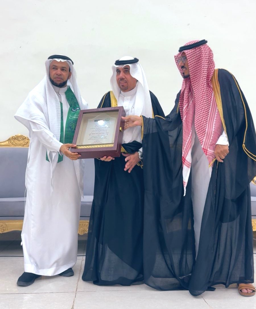 #توثيق 📸
تحت رعاية محافظ خليص 
الأستاذ / رجاء السلمي 
 تم تكريم #جمعية_التنمية_الأهلية_بخليص 
، بمناسبة اليوم الوطني لعام 2025 . كل الشكر والتقدير للجميع 💫🇸🇦.