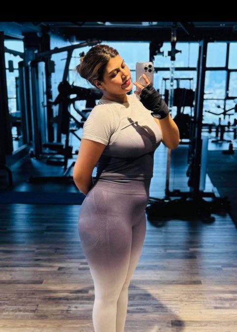 Jabse naya 💚 bf bna hai 
Pura jism bhar sa gya hai… 

💚 Bf ka kamaal hai ya gym ka ???