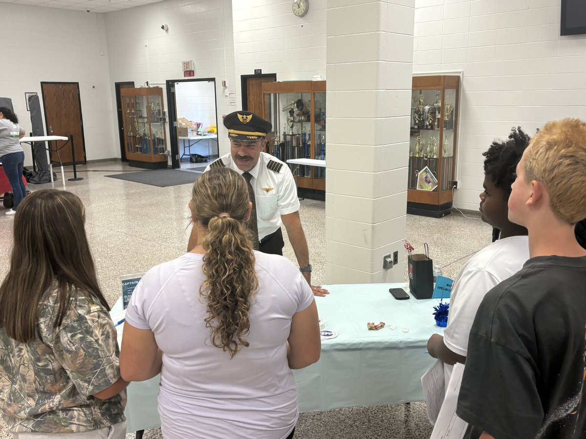 Noe Middle School Library (@noecouglibrary) on Twitter photo First Career Fair in the books for our 8th graders!! Thank you so much to all of our volunteers and to Mrs. Canale and Ms. Mercer for all their hardwork!! It was a great day to be a Cougar! ❤️🖤❤️🖤 <a href="/Noe_JCPS/">Noe Middle School</a> First Career Fair in the books for our 8th graders!! Thank you so much to all of our volunteers and to Mrs. Canale and Ms. Mercer for all their hardwork!! It was a great day to be a Cougar! ❤️🖤❤️🖤 <a href="/Noe_JCPS/">Noe Middle School</a>