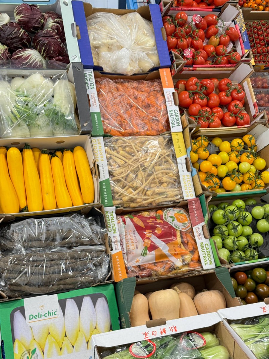 isabelle16554's tweet image. There is a kind of peace in buying fruit, like nature itself provides company. 🍇🍎