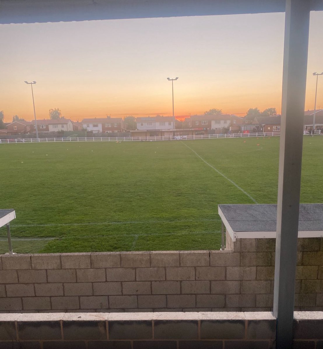 conHTFC's tweet image. Nothing short of exceptional tonight. Couldn’t be prouder of the lads despite the injuries and being down to ten men we absolutely bossed the game and came away with three points. We’re all buzzing for derby day hoping for more of the same. COME ON YELLOWS!!! 🟡⚫️