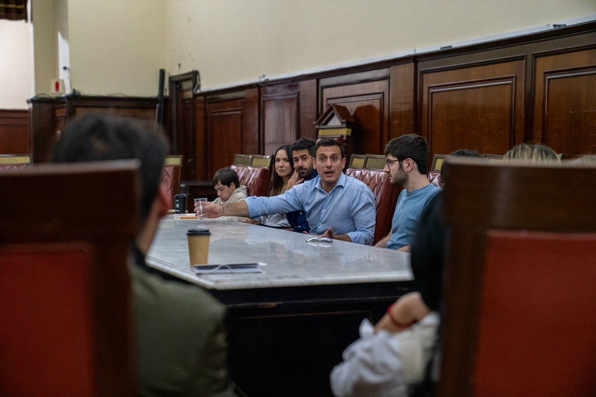 En el marco del Programa de Capacitación Institucional (PROCAI) de la facultad de Derecho de la Universidad de Buenos Aires, tuve el honor de participar de una charla donde expuse sobre mi tesis doctoral recientemente publicada que aborda el sistema jurídico y los diferentes