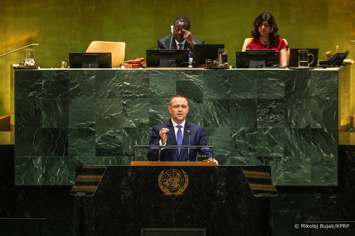 Stoimy w punkcie zwrotnym historii. Decyzje podejmowane dziś, będą miały wpływ na kolejne dekady - Prezydent <a href="/NawrockiKn/">Karol Nawrocki</a> podczas debaty generalnej Zgromadzenia Ogólnego ONZ.