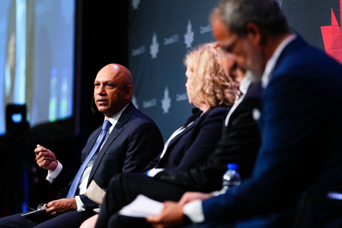 Digital transformation and innovation are key for Canada's evolving public service. 
Former public service leaders explored ways of renewing government for the new era - focusing on key challenges like risk aversion, performance management, and adapting to technological changes.