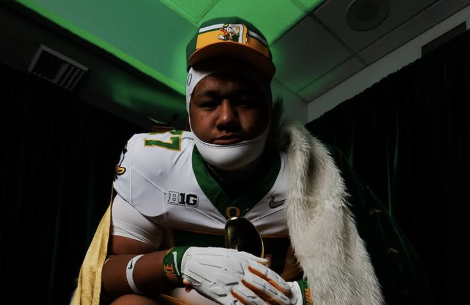 Elite OL <a href="/TommyTofi/">Tommy Tofi</a> '100 percent locked in' with Oregon Ducks, recaps Civil War visit 
sportingnews.com/us/ncaa-footba…