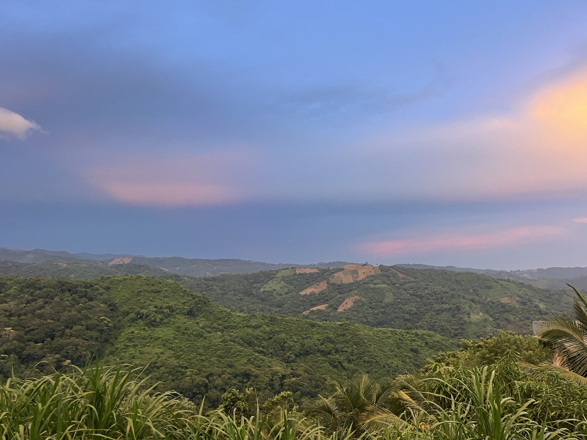 joeyjavaisgr8's tweet image. Beautiful colors tonight at Restaurante Chicuinaco