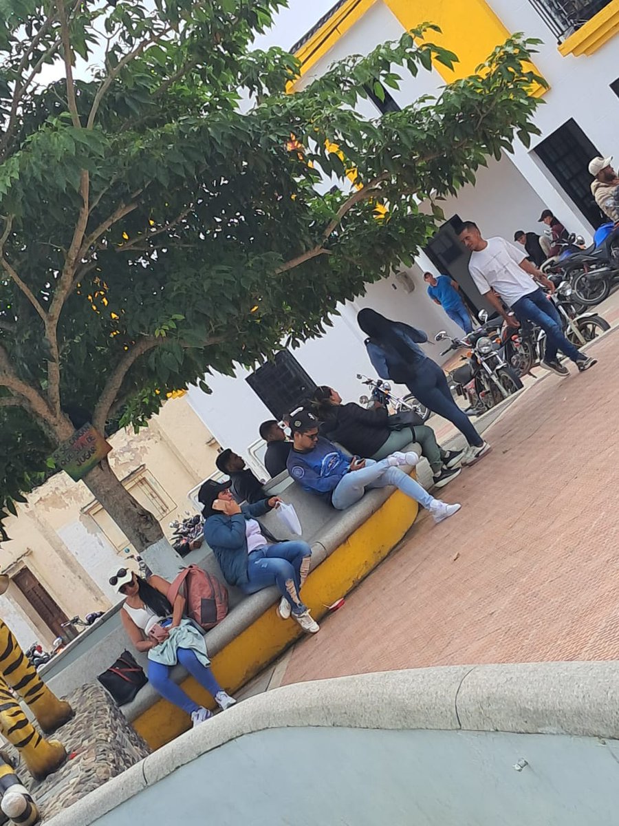 OlguinMayorgaP's tweet photo. #Denuncia En #Teorama, N/S y municipios aledaños. A las víctimas les fue entregadas las carta cheques de las indemnizaciones para cobrarlas en el @BancoAgrario, pero gente inescrupulosa les están cobrando al parecer con complicidad del banco, 200 mil pesos a cada víctimas. https://t.co/oVX8mSi836
