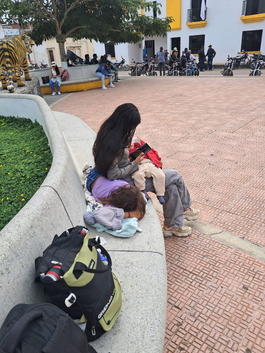 OlguinMayorgaP's tweet photo. #Denuncia En #Teorama, N/S y municipios aledaños. A las víctimas les fue entregadas las carta cheques de las indemnizaciones para cobrarlas en el @BancoAgrario, pero gente inescrupulosa les están cobrando al parecer con complicidad del banco, 200 mil pesos a cada víctimas. https://t.co/oVX8mSi836