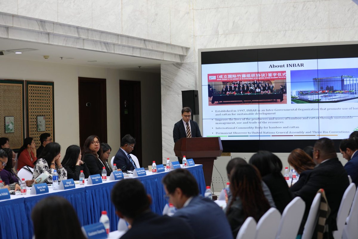 INBARofficial's tweet photo. INBAR hosted a high-level @WTO delegation in Beijing to advance the Bamboo as a Substitute for Plastic Initiative, exploring #bamboo solutions for plastic pollution and sustainable development. 🤝 🎋

Learn more:
https://t.co/peNBxnChEi https://t.co/9k4FChbmlh