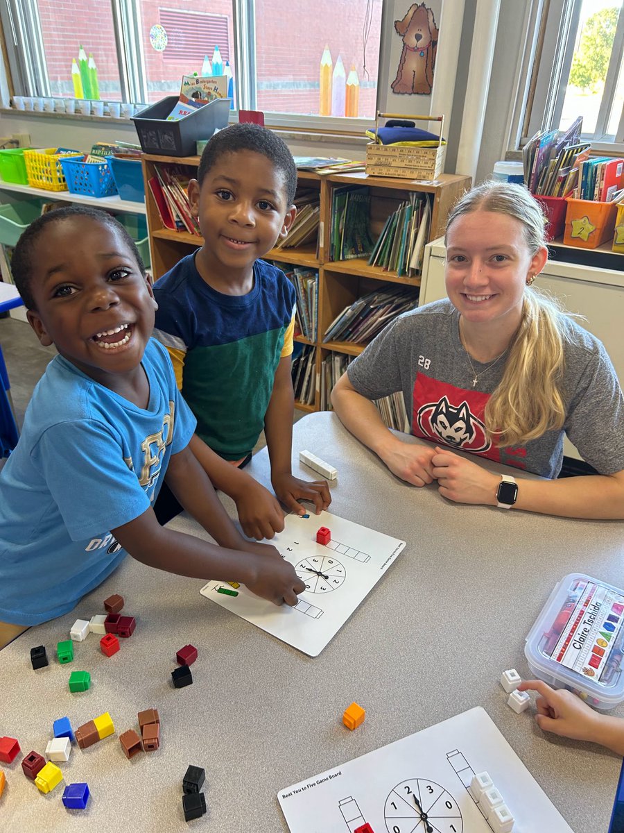 SCSUHuskies_WHK's tweet photo. We had a great morning with our new friends at the 𝐀𝐥𝐥 𝐒𝐚𝐢𝐧𝐭𝐬 𝐀𝐜𝐚𝐝𝐞𝐦𝐲 in St. Cloud 🤩

#HuskyHockey 🏒 | #GoHuskies 🐾 https://t.co/MG1ZtGoa9p