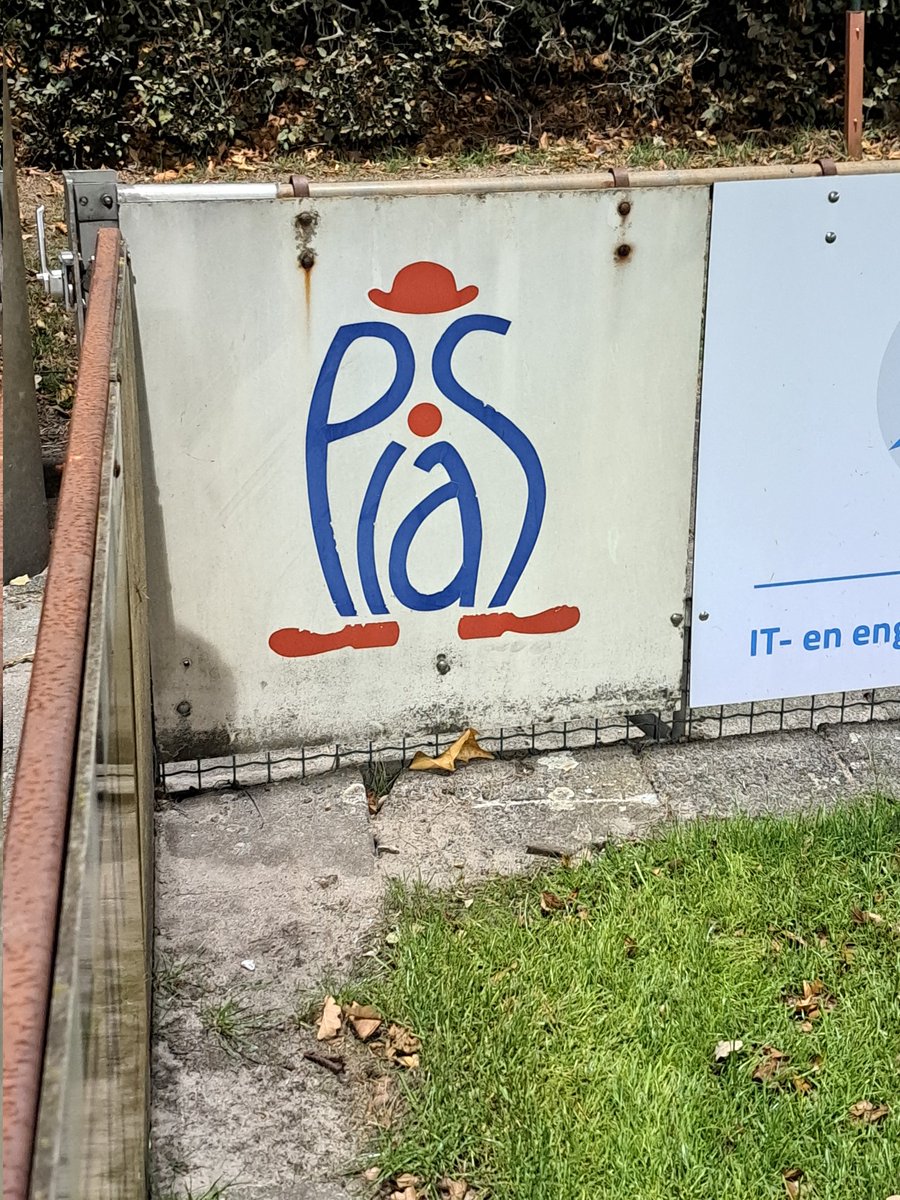 SjoerdVVV's tweet image. &apos;De beker&apos; heeft alweer de tweede voorronde bereikt. Helaas wordt het aantal amateurteams bijna 2x gehalveerd voordat er profs instromen en dus zijn de schare plaatsen zwaarbevochten.
Zo ook door @UDI19 en @Sportlust, waar de thuisploeg in een spannende pot net te kort kwam.